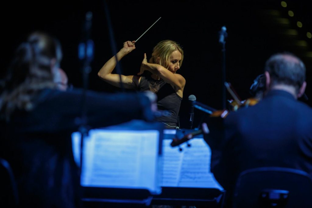 Vanessa Scammell conducting